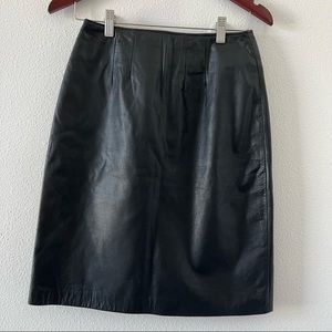 🐈‍⬛️Elegant Black Leather Skirt